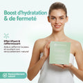 Femme en serviette tenant la boîte verte du masque Calm Balance